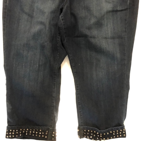 🌹 SALE 🌺Torrid jeans - Picture 3 of 8